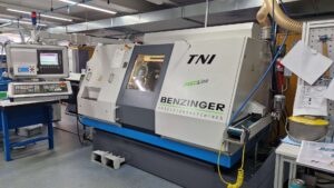 Beautiful BENZINGER TNI-B2 lathe